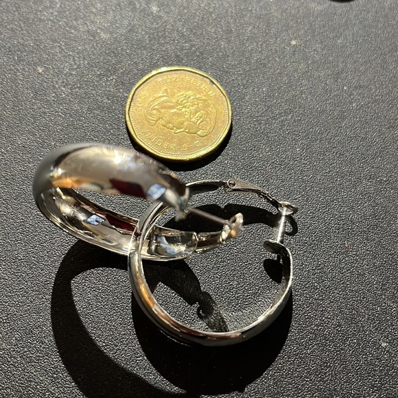 Hing Silver hoop earrings - Picture 2 of 2